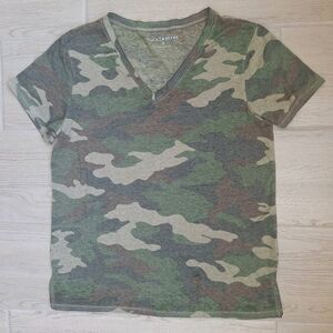 Lucky Brand Women's Green Camo Print V-neck Short Sleeved T-shirt - Size Small